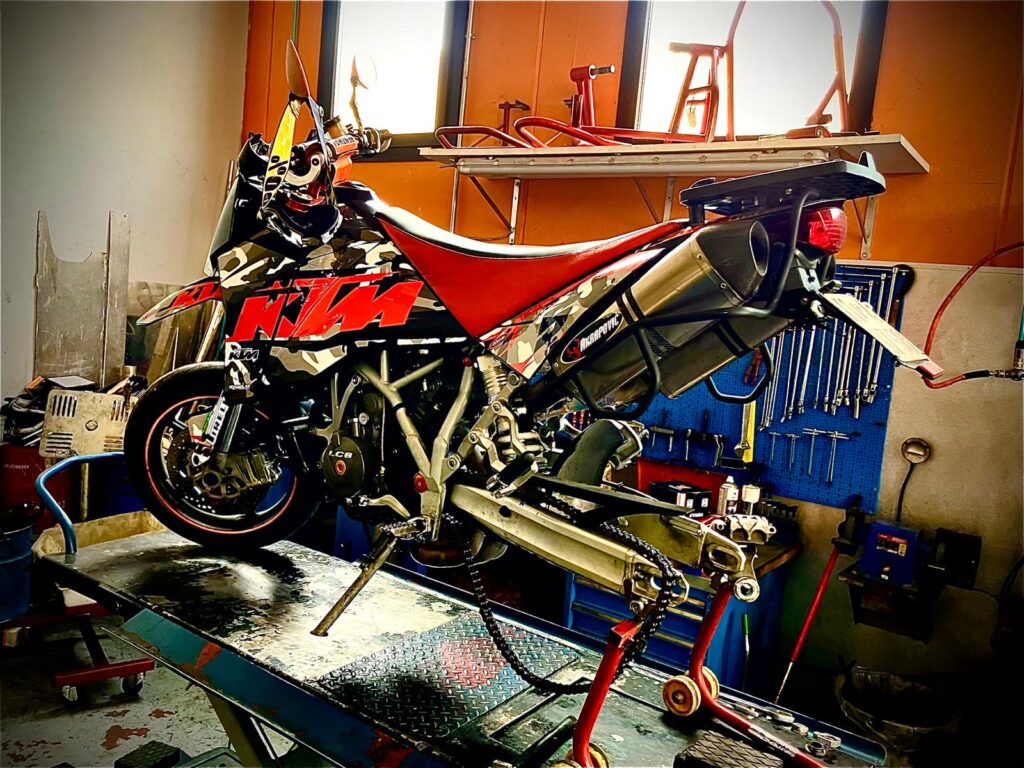officina_tecnobike_moto_01